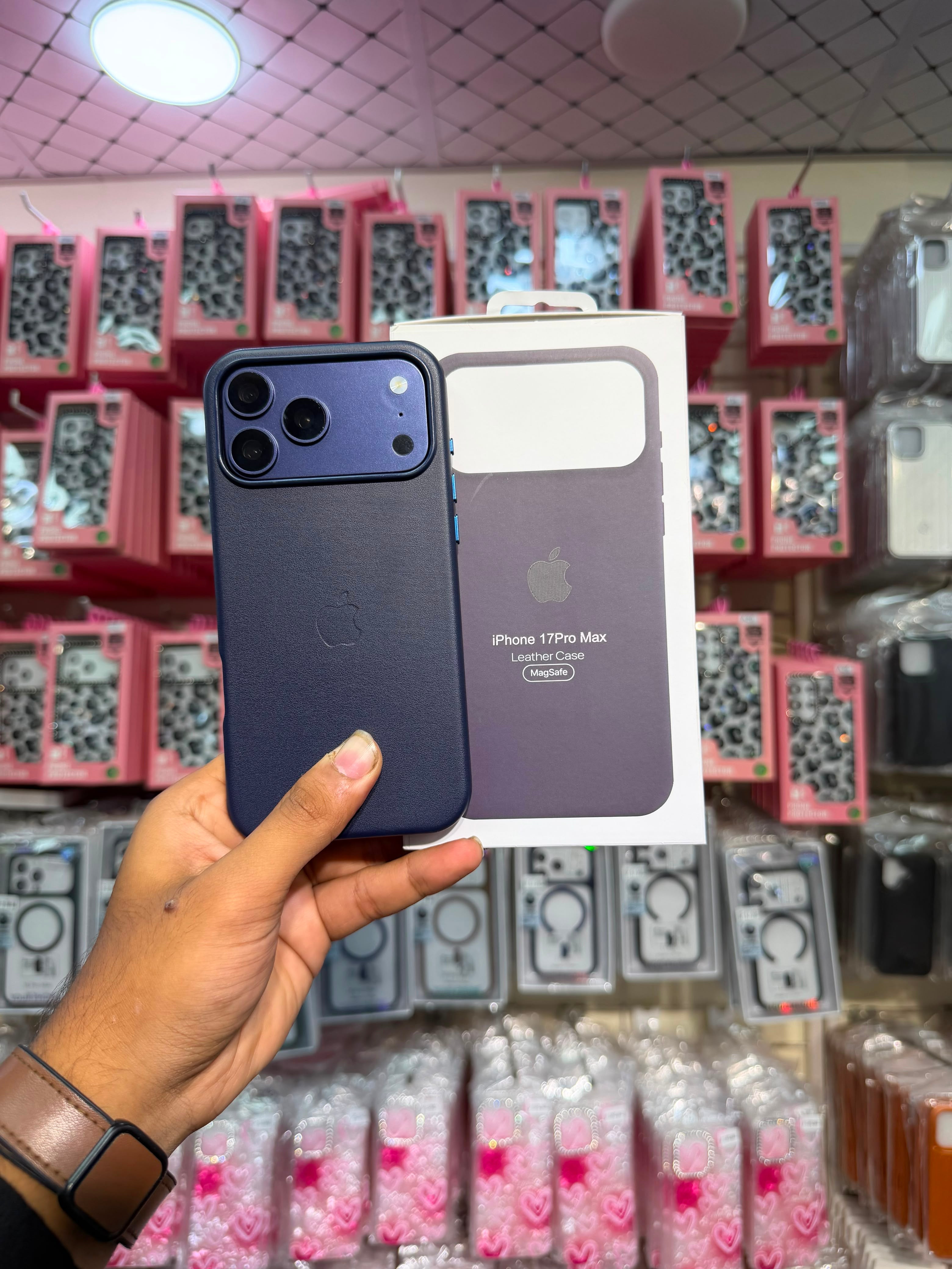 Original Apple Leather Case With IC Animation And Magsafe (17 Series Only)